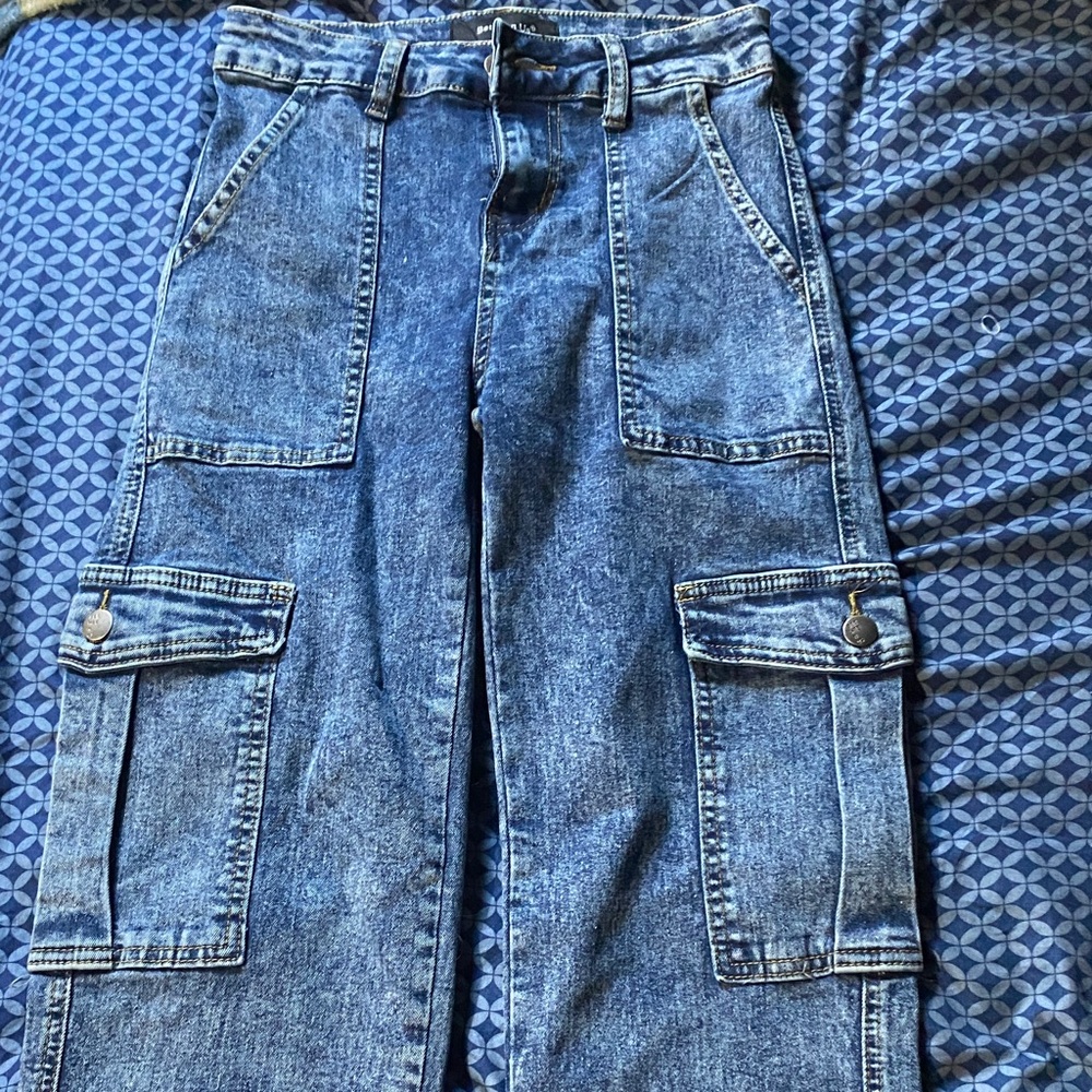 Stylish High Rise Cargo Jeans in Blue